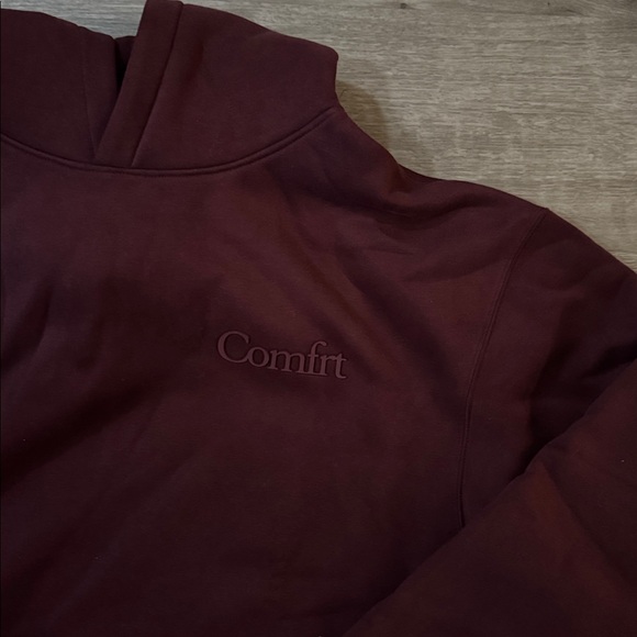 Comfrt Minimalist Hoodie — Maroon - Picture 4 of 8